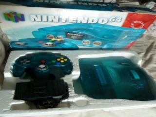 The picture of the Nintendo 64 : Une série fantastique : bleu glace (Canada) bundle