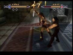 Xena attaque Ares lors d'un combat dans le jeu Wena Warrior Princess - the talisman of fate sur Nintendo 64 (Xena: Warrior Princess: The Talisman of Fate)