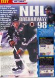 Scan du test de NHL Breakaway 98 paru dans le magazine Le Magazine Officiel Nintendo 05, page 1