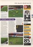 Scan of the review of FIFA 98: Road to the World Cup published in the magazine 64 Magazine 09, page 4