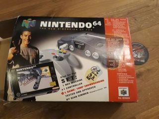 The picture of the Nintendo 64 Giant For Fun Set (Switzerland) bundle