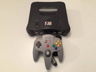 The picture of the Nintendo 64 Lawson Station (Japan) bundle