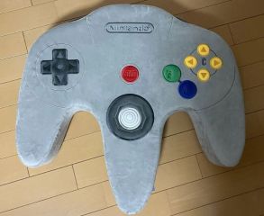 La photo du goodie Peluche manette Nintendo 64 (Japon)