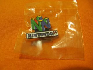 The picture of the Nintendo 64 logo pin (Europe) goodie