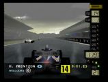 Course sous la pluie dans le jeu F1 World Grand Prix. Les effets de lumière sont pas si mal pour notre bonne vieille N64 !