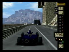 Vue sur Monaco dans le grand prix éponyme du jeu F1 World Grand Prix. Attention au virage de la Rascasse ! (F-1 World Grand Prix)