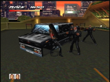 Smasher s'excite sur un van dans Fighting Force 64 sur Nintendo 64. Parfait, il va obtenir armes et projectiles. Un petit pneu dans la tronche ?