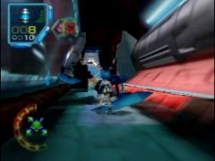 Vela se promène dans le croiseur Sekhmet, niveau du jeu Jet Force Gemini sur Nintendo 64 (Jet Force Gemini)