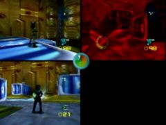 En plein combat multijoueurs dans le Jet Force Gemini sur Nintendo 64. Le deuxième joueur est en train de souffrir, il voit rouge. (Jet Force Gemini)