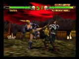 Joli Highkick de Taria dans la face de Mordos Kull dans le jeu Mace the dark age sur Nintendo 64