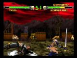 Taria vient de projeter Mordos Kull lors d'un combat dans le jeu Mace the dark age sur Nintendo 64
