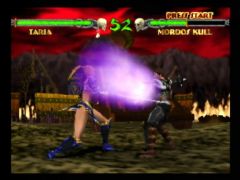Second round entre Taria et Mordos Kull, Taria use de ses pouvoirs de sorcière dans le jeu Mace The Dark Age sur Nintendo 64 (Mace: The Dark Age)
