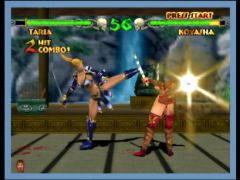 Taria étincelle du pied en frappant Koyasha lors d'un combat dans le jeu Mace The Dark Age sur Nintendo 64 (Mace: The Dark Age)