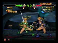 Les deux jumelles Taria s'affrontent lors d'un combat dans le jeu Mace the dark age sur Nintendo 64 (Mace: The Dark Age)