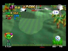 On peut utiliser différentes vues avant de jouer pour bien évaluer la trajectoire de sa balle. (Mario Golf)