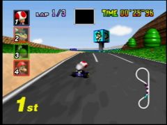 Retour sur la piste de Luigi's Raceway, où Toad vient de remettre son titre en jeu. A moins qu'il ne tente la version reverse de la course ! (Mario Kart 64)