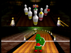 Yoshi se fait une petite partie de Bowling avec une carapace. Il aimerait bien faire tomber les quilles qui ont la tête de ses potes ! (Mario Party)