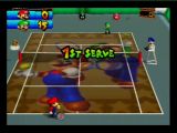 Joli revêtement, mais peut-être pas très légal vis-à-vis des règles du Tennis ! C'est Mario qui va servir !