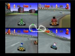 Comme tout bon Mario Kart-Like, Mickey Speedway USA propose du multi à 4 joueurs ! (Mickey's Speedway USA)