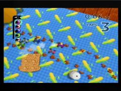 Si vous n'aimez pas les céréales LION, vous pouvez toujours les utiliser pour créer des circuits sur la table du petit déjeuner ! (Micro Machines 64 Turbo)