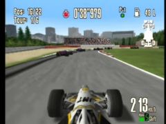 Un petit tour des caméras embarquées sur la voiture. Celle-ci montre uniquement le nez du véhicule. (Monaco Grand Prix Racing Simulation 2)