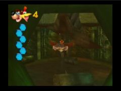 C'est Kazooie qui nage ! Nos deux amis arrivent dans la pièce immergée de la caverne de Clanker (Banjo-Kazooie)