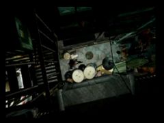 Un zombie à terre ne veut pas dire qu'l est mort, il faut se méfier et si besoin jouer au foot avec sa tête ! (Resident Evil 2)