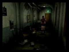 Le Licker qui a défoncé le plafond n'est pas là pour le moment, mais il va revenir... (Resident Evil 2)