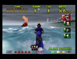 Course la plus agitée du jeu Wave Race 64 sur Nintendo 64, Marine fortress vous permettra également de faire un festival de figures aériennes !