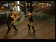 Xena en met plein la poire à Joxer lors d'un combat dans le jeu Xena Warrior Princess - the talisman of fate sur Nintendo 64 (Xena: Warrior Princess: The Talisman of Fate)