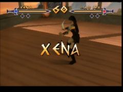 Présentation de Xena lors d'un combat dans le jeu Xena Warrior Princess - the talisman of fate sur Nintendo 64 (Xena: Warrior Princess: The Talisman of Fate)
