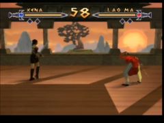 Xena et Lao Ma parées à se battre dans le jeu Xena Warrior Princess - the talisman of fate sur Nintendo 64 (Xena: Warrior Princess: The Talisman of Fate)