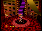 Sous cette ascenseur, une grosse vache en or vous attend. Bienvenue dans Earthworm Jim 3D sur Nintendo 64 !